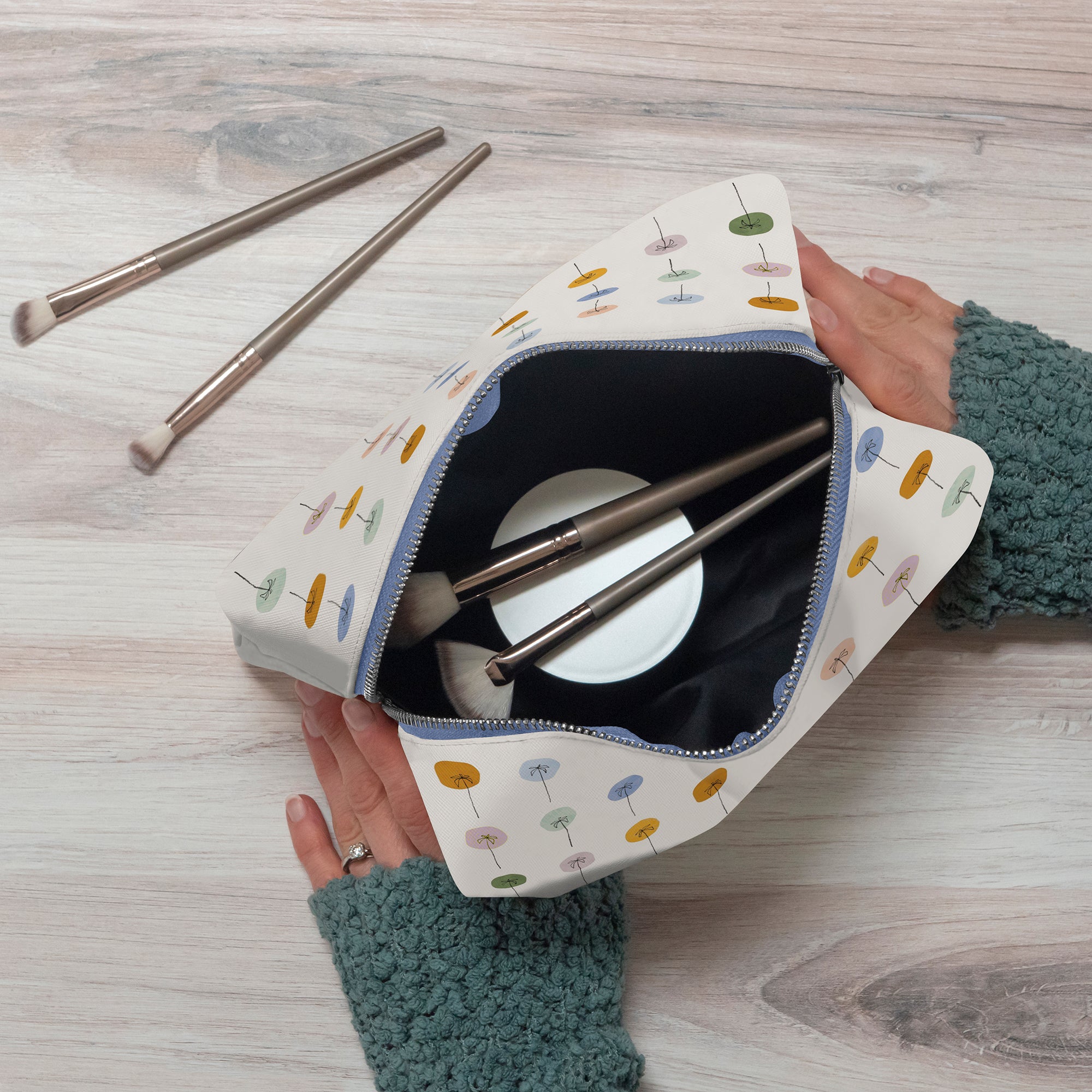 Dotted Palms Loaf Cosmetic Bag - Thumbnail 4